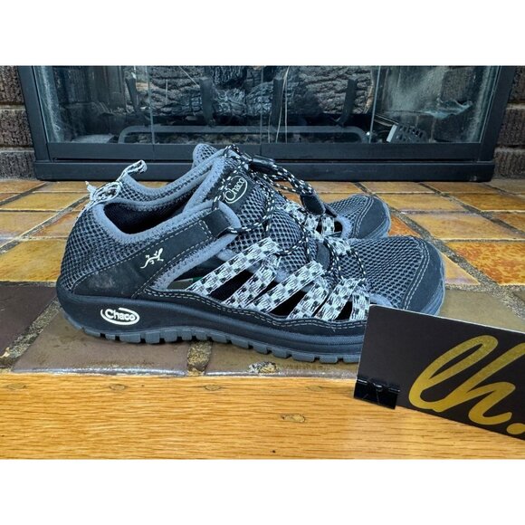 Youth 4 Chaco Outcross 2 Black Grey Athletic Water Shoes - Picture 1 of 9